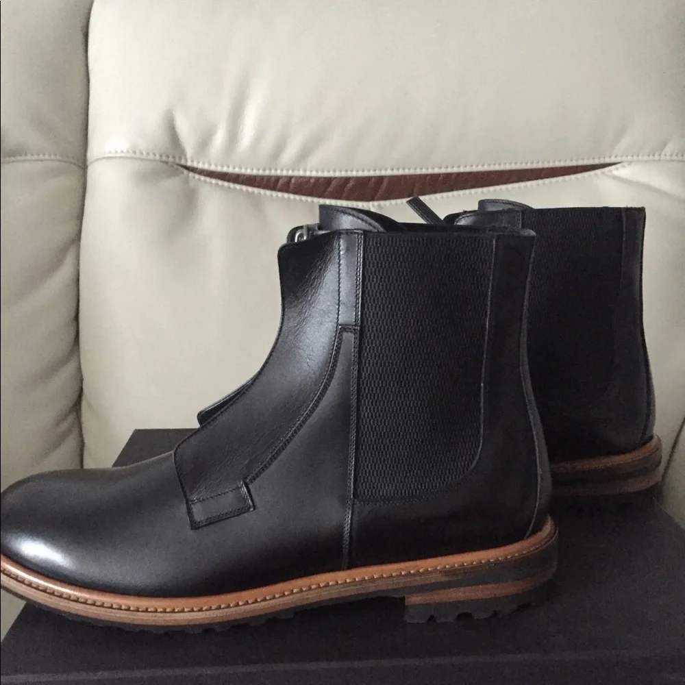 Authentic Dolce & Gabbana Leather Zip Mid Boot - Picture 5 of 10
